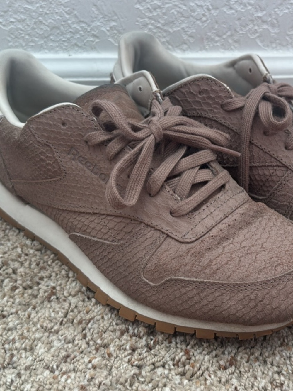 Women’s Reebok Classic Leather Clean Exotics size 9 Women’s